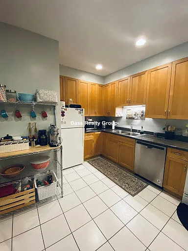 6978 N Greenview Ave #1 — Photo 5
