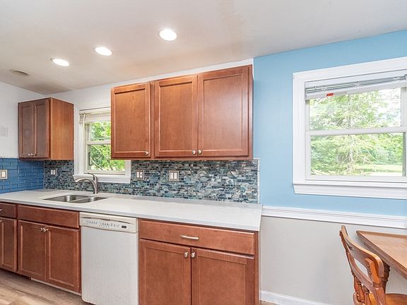 5th image of 1813 Washington St