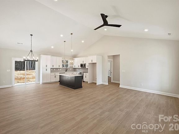 5th image of 2271 Lee Lawing Rd