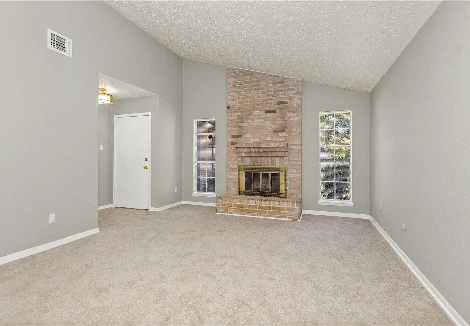 3 bed, 1275 sqft, $1,800 — Photo 4