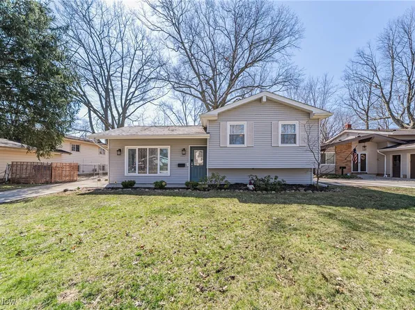 24065 Fairlawn Dr, North Olmsted, OH 44070