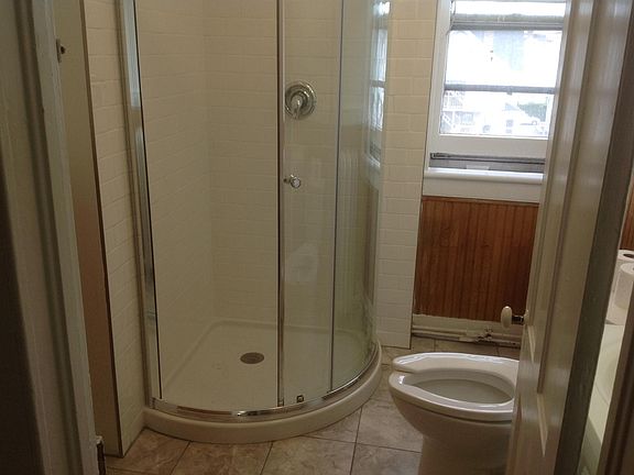 5th image of 979 Summer St Ste 3