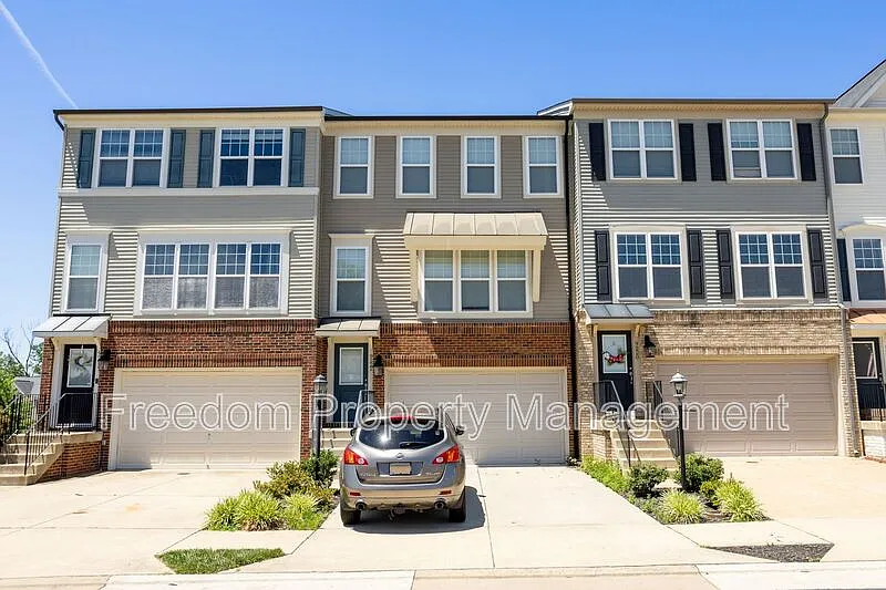 3 bed, 4.0 bath, 2772 sqft, $3,142 — Photo 3