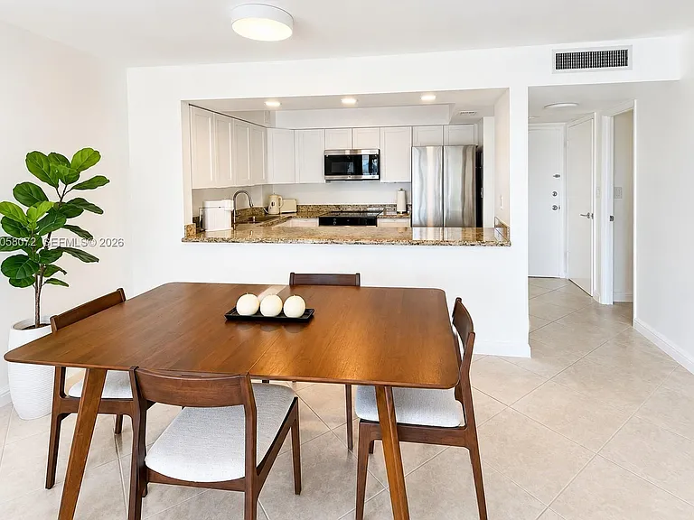 5838 Collins Ave #5G — Photo 8