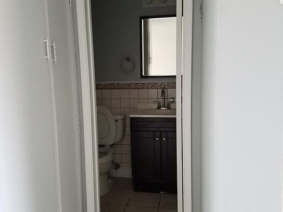 3rd image of 2914 E Sawyer St #B