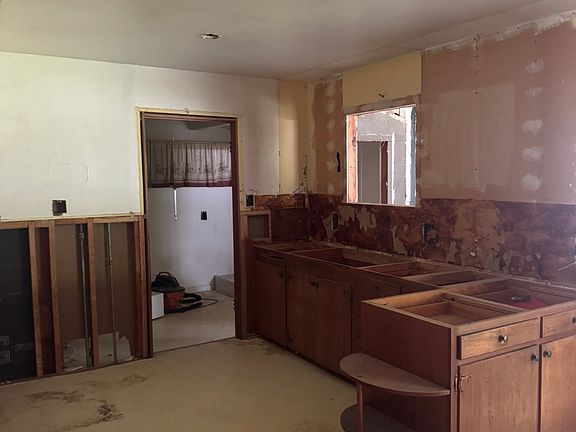 4th image of 514 E BANDERA RD