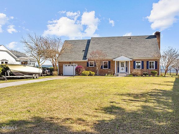 3rd image of 323 Brook Lane