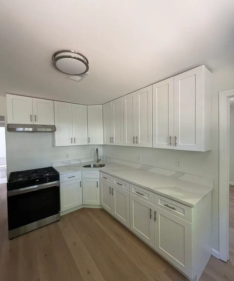 2 bed, 880 sqft, $2,300 — Photo 2