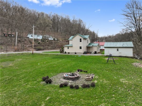 745 Belton Rd, Ellwood City, PA 16117