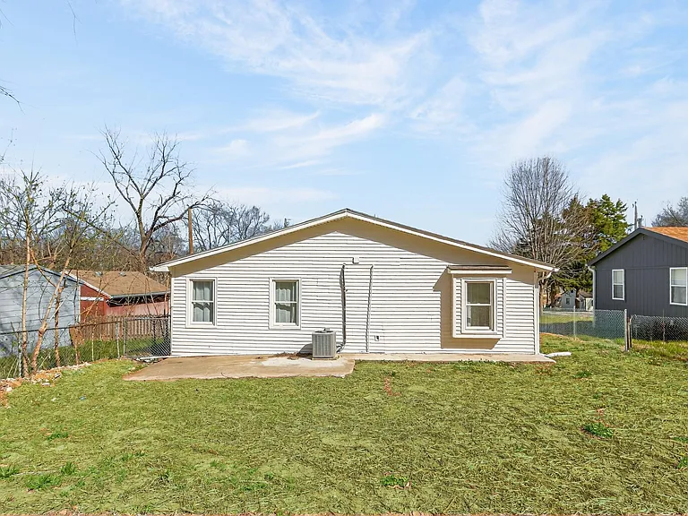 1312 S Emery St — Photo 36