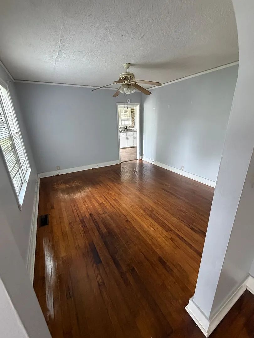 1743 Kissingbower Rd. — Photo 2