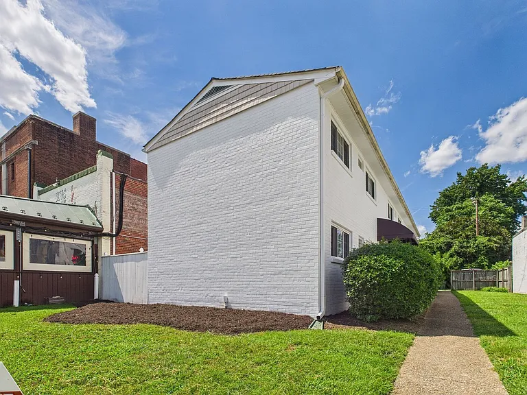 4032 Macarthur Ave #D — Photo 2