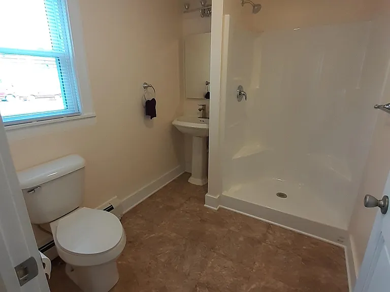 302 Main St W — Photo 10