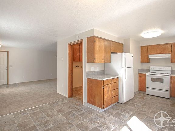 5th image of 607 SE 131st Ct