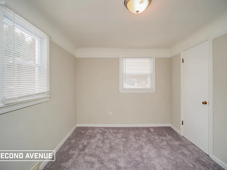 96 N Broadway Ave — Photo 9
