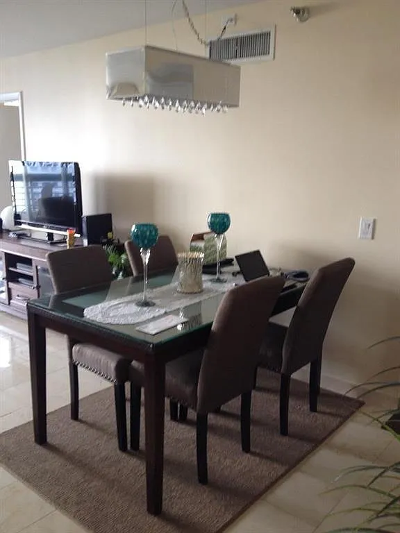 3 bed, 2.0 bath, 1361 sqft, $2,999 — Photo 1