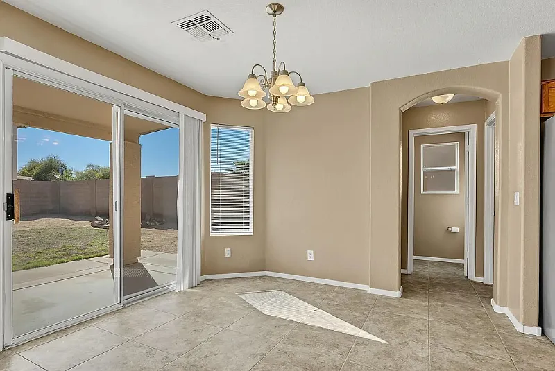 4 bed, 2.5 bath, 1747 sqft, $2,300 — Photo 3