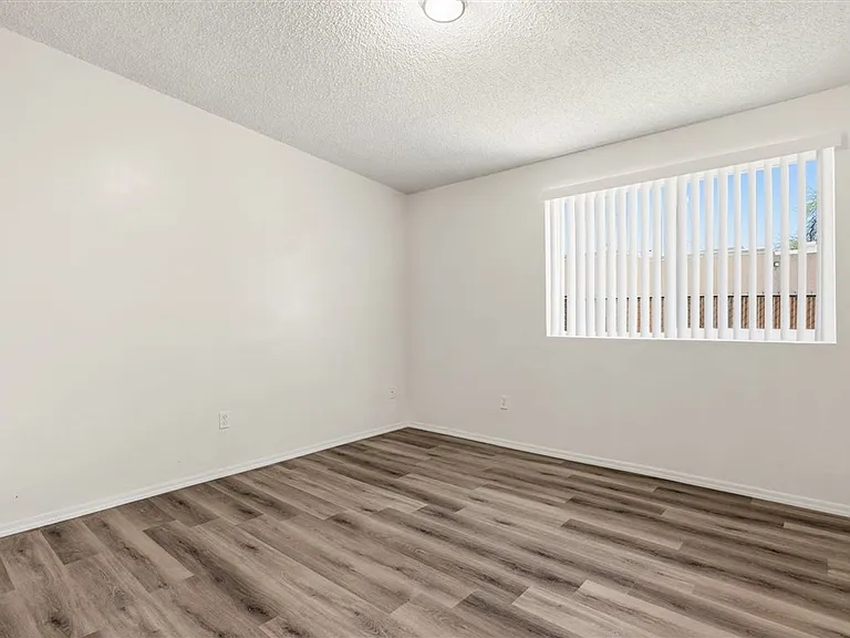 2103 N 10th Ave — Photo 15