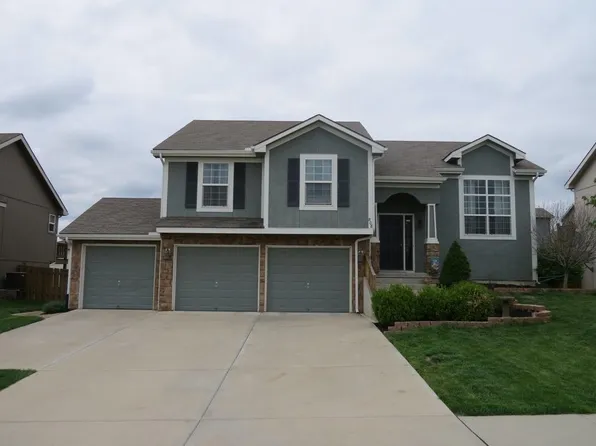 808 Glenview St, Leavenworth, KS 66048