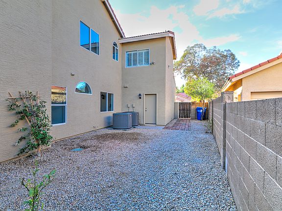 2nd image of 3117 N Meadow Dr