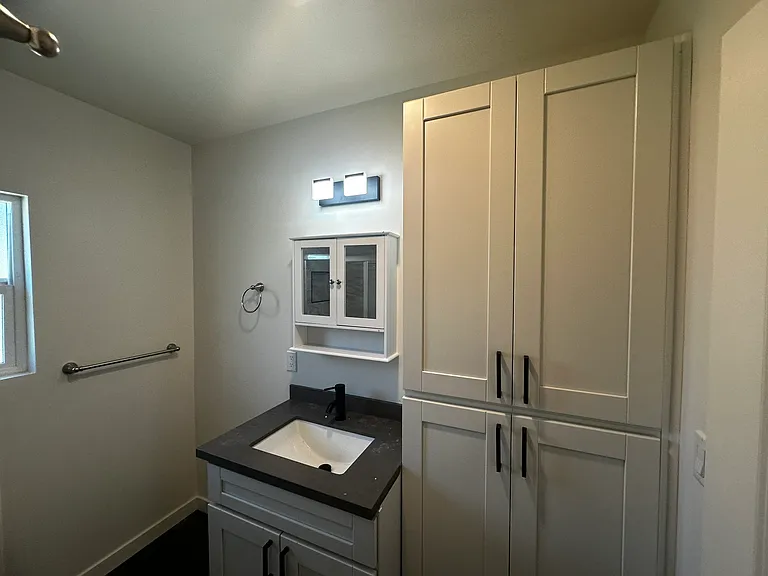 1529 3/4 W 105th St #1529-3/4 — Photo 11