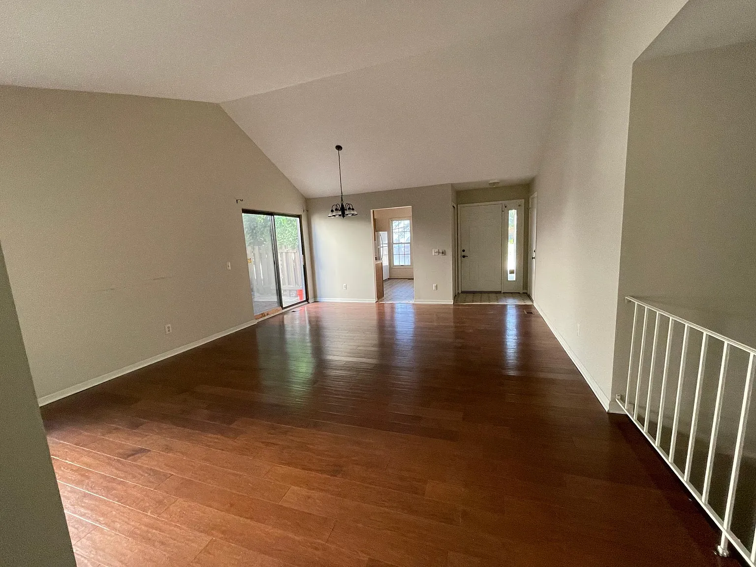 1544 Colony Drive — Photo 2