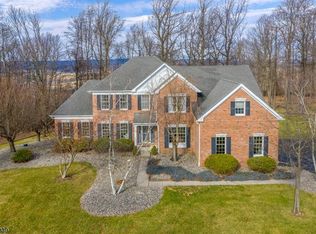 7 Rockhill Dr, Hampton, NJ 08827