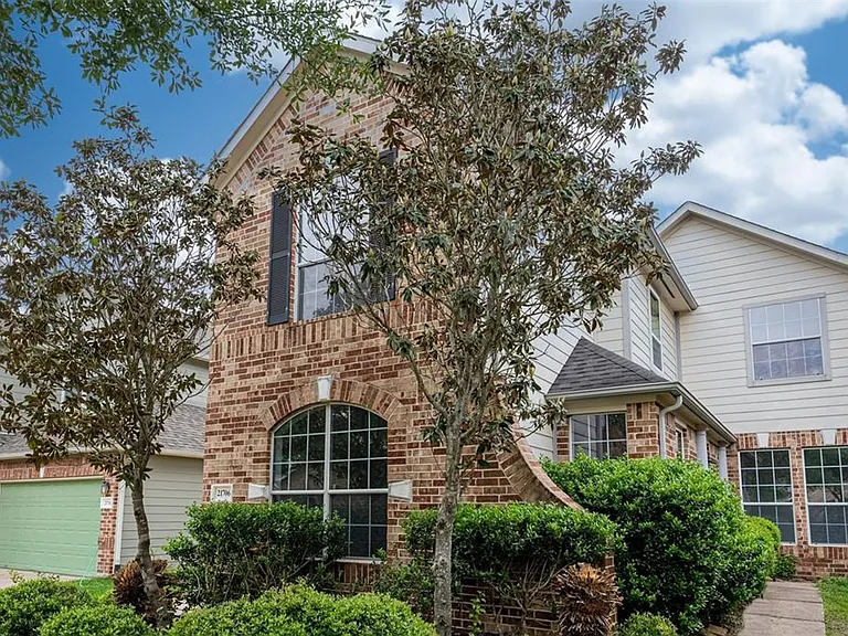 21706 Spring Vine Ln — Photo 2