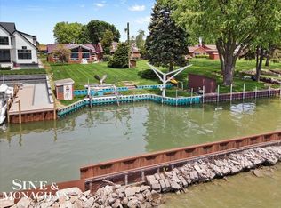 22594 Ardmore Park Dr, Saint Clair Shores, MI