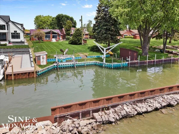 22594 Ardmore Park Dr, Saint Clair Shores, MI 48081