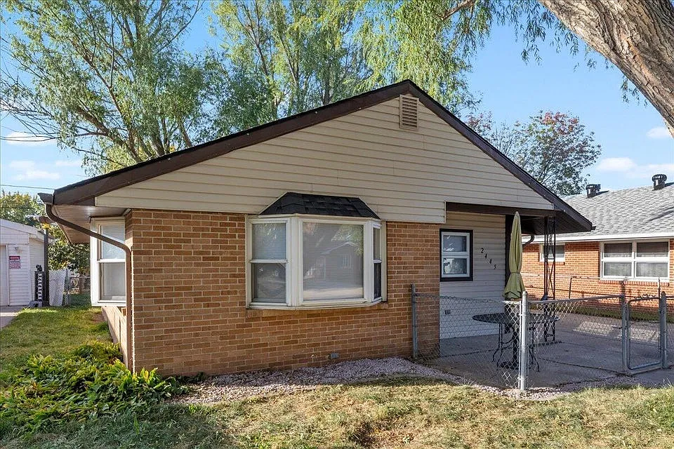 3 bed, 920 sqft, $1,625 — Photo 1