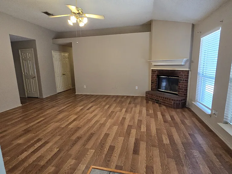 8028 Clear Brook Cir — Photo 7