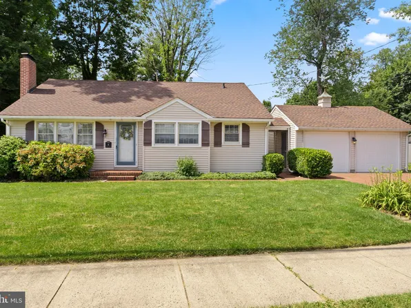 4 Scullin Dr, Hamilton, NJ 08620