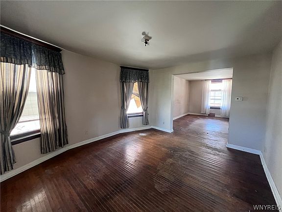 4th image of 32 Columbus Ave