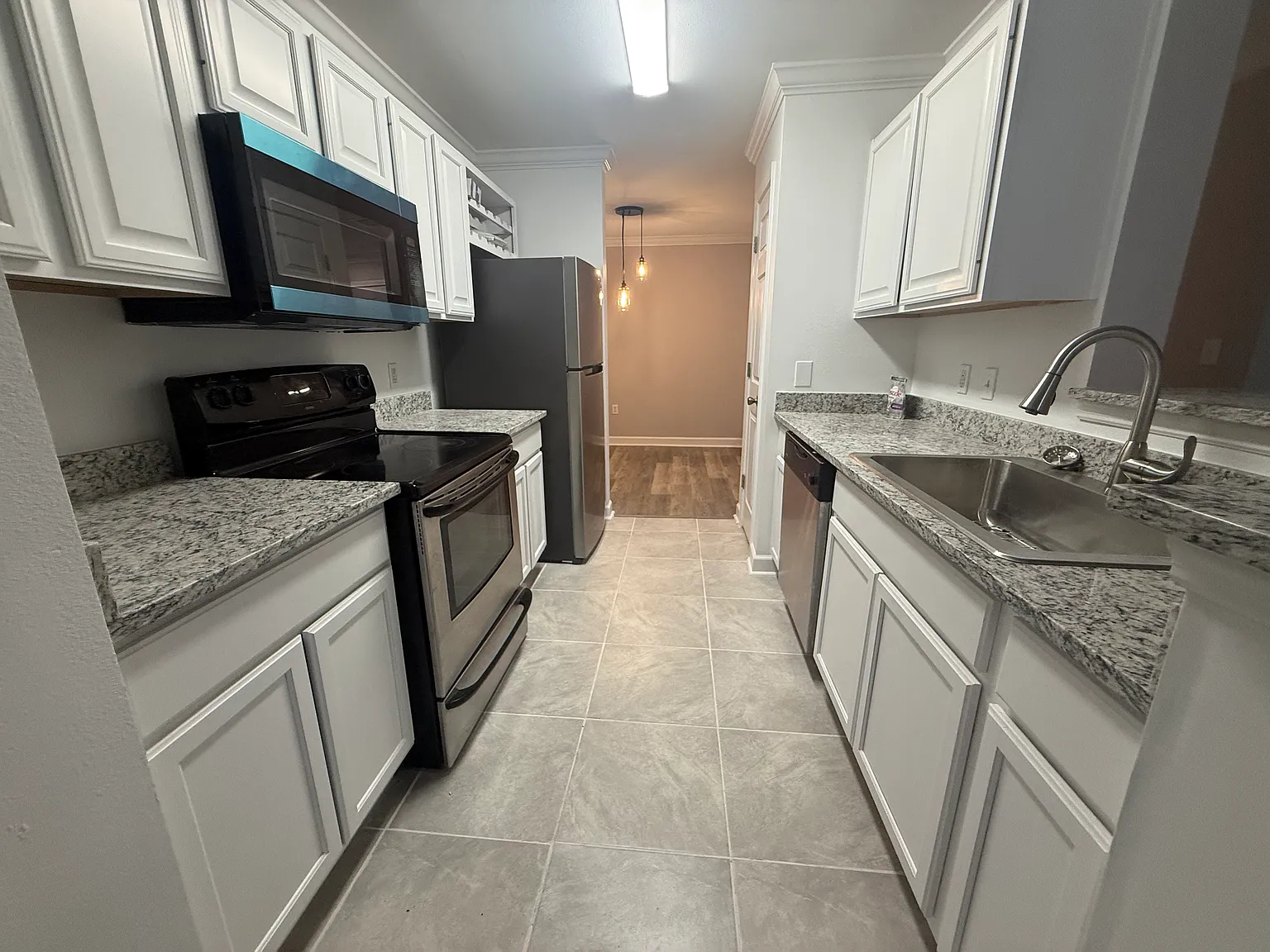 3 bed, 2.5 bath, 1335 sqft, $1,795 — Photo 3