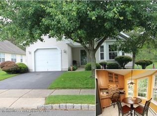 15 Meadows Ln, Whiting, NJ 08759