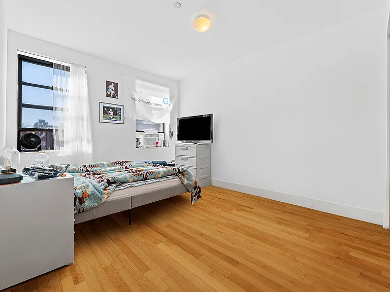 193 E 4th St #2R — Photo 4