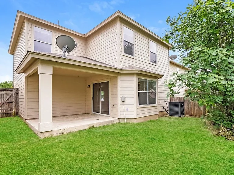 8015 Thicket Pass — Photo 27