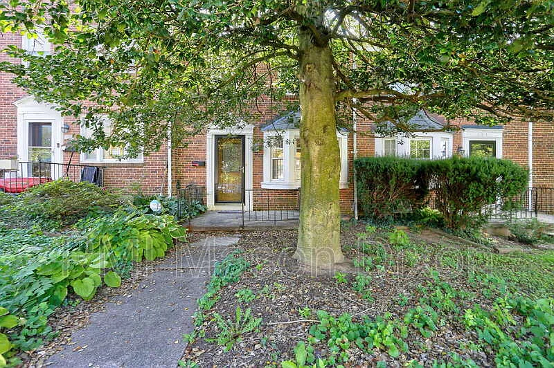 3 bed, 2.0 bath, 1824 sqft, $3,000 — Photo 3