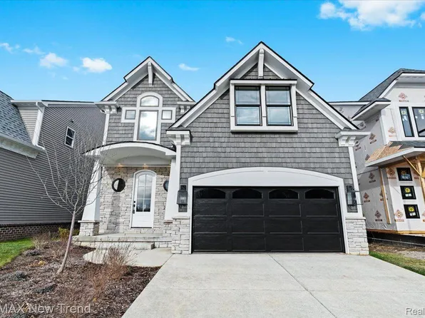 205 Mountain View Ln, Milford, MI 48381