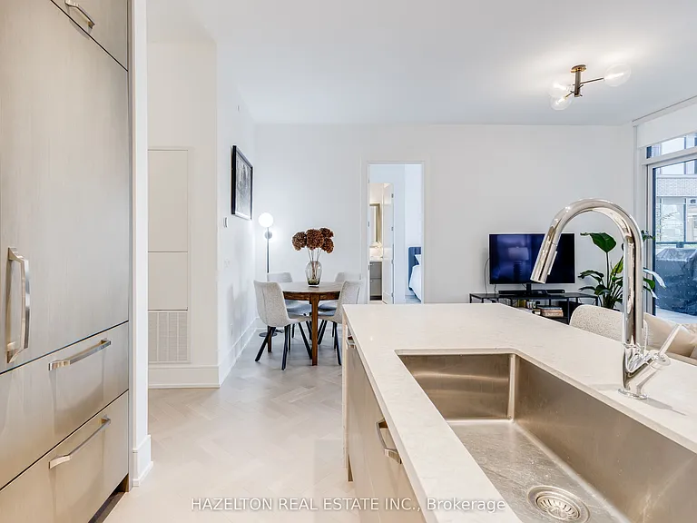 455 Wellington St W #301 — Photo 11
