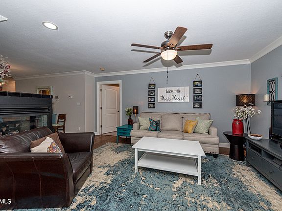 4th image of 1028 Lennox Cir