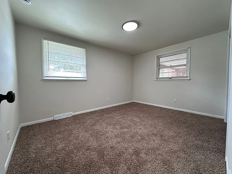 490 Saint Bernard Dr — Photo 19