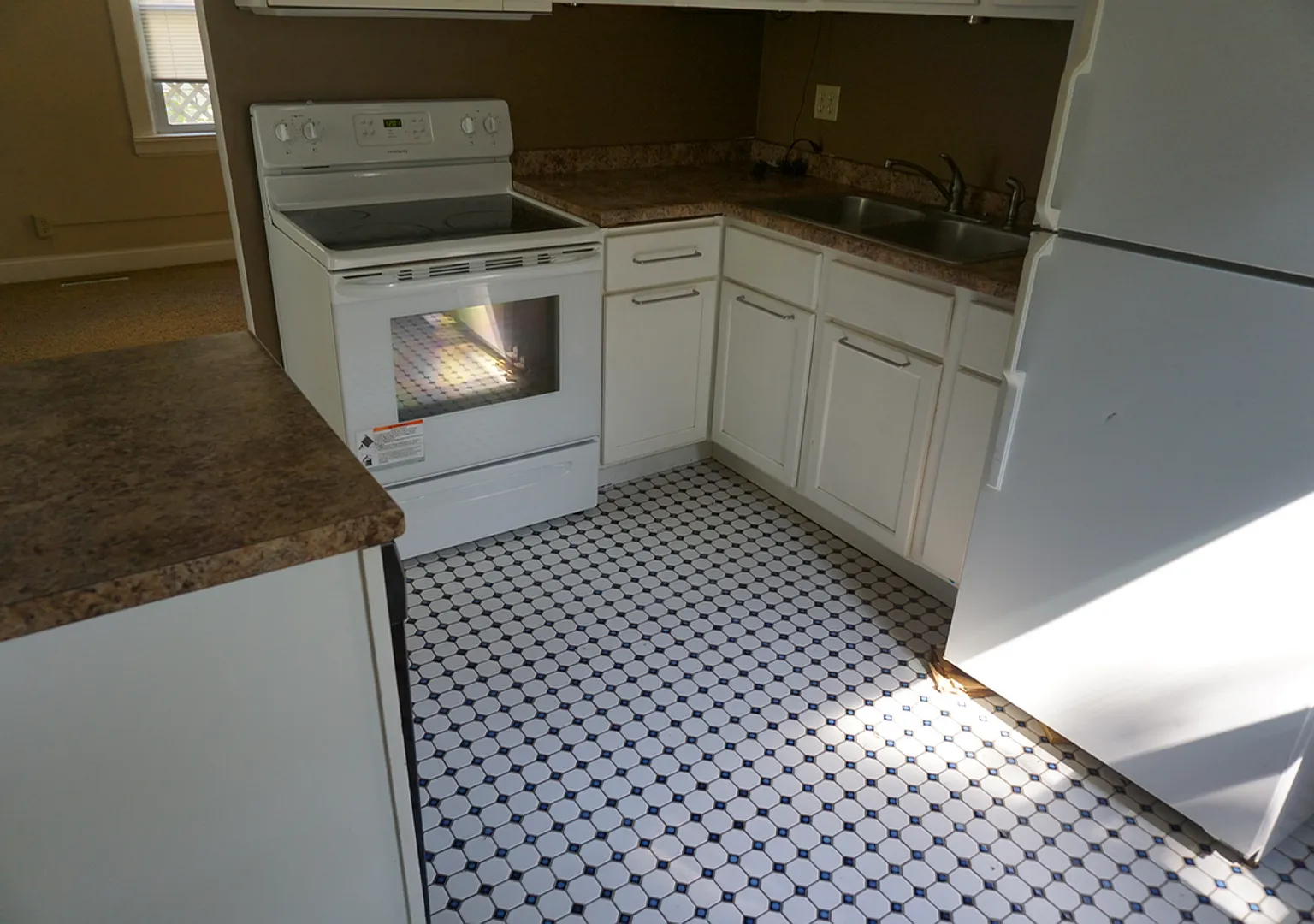 Single Family House Close to U of M Campus — Photo 2