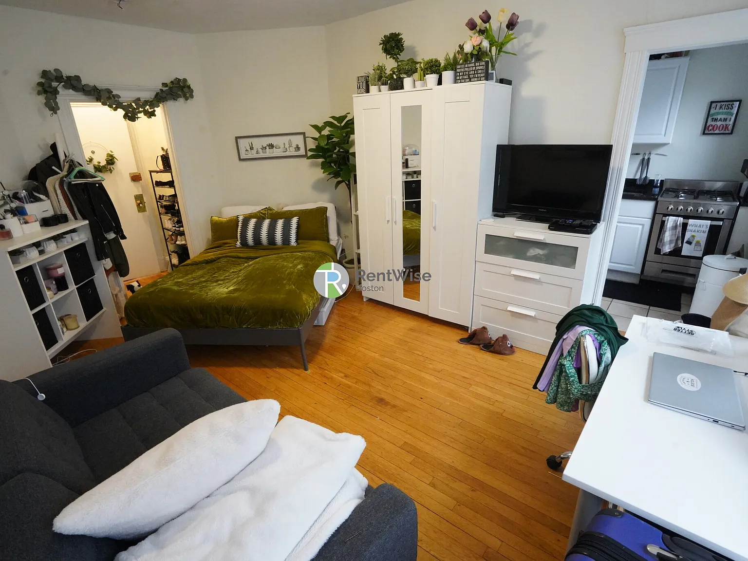 Studio, $2,000 — Photo 2