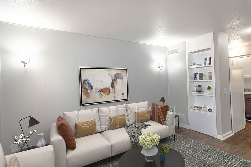 1st image of 102 Waco Ave E #112