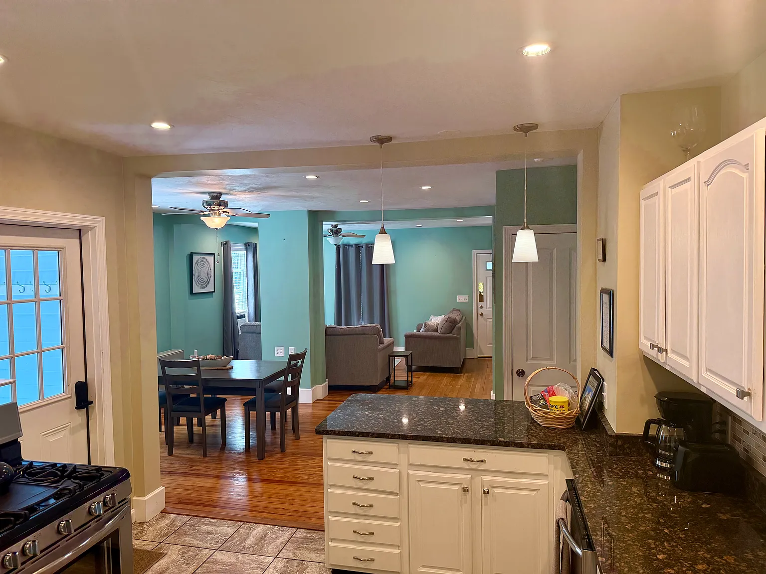 3 bed, 1.5 bath, $2,200 — Photo 4