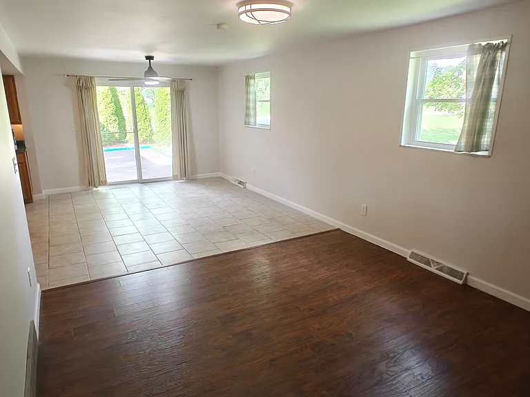 4607 Aicholtz Rd — Photo 8