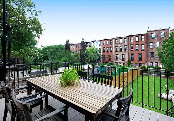 5th image of 141 Lincoln Pl