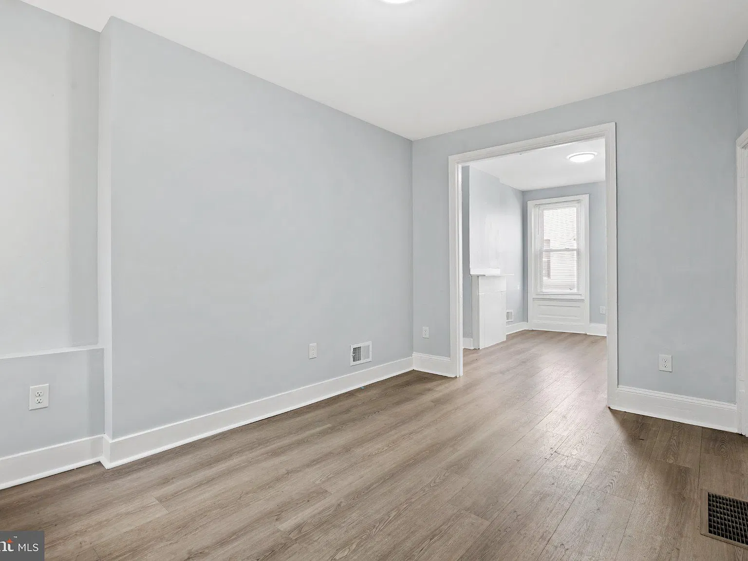 3 bed, 1.0 bath, 970 sqft, $2,000 — Photo 4